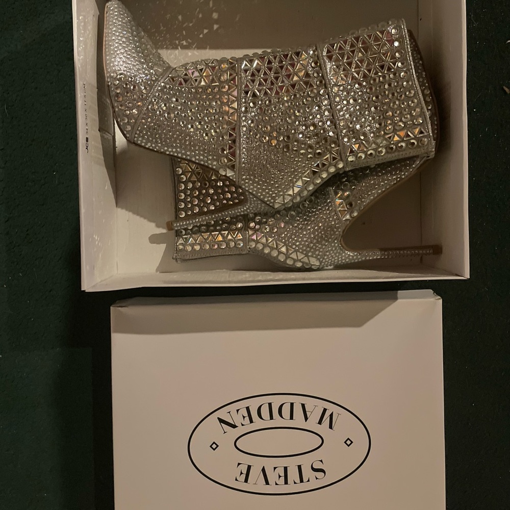 Steve Madden cryatalle rhinestone bootie